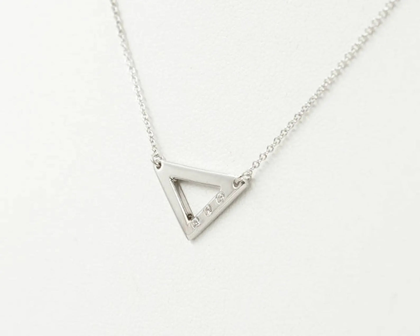 14K 3 DIAMOND TRIANGLE NECKLCE