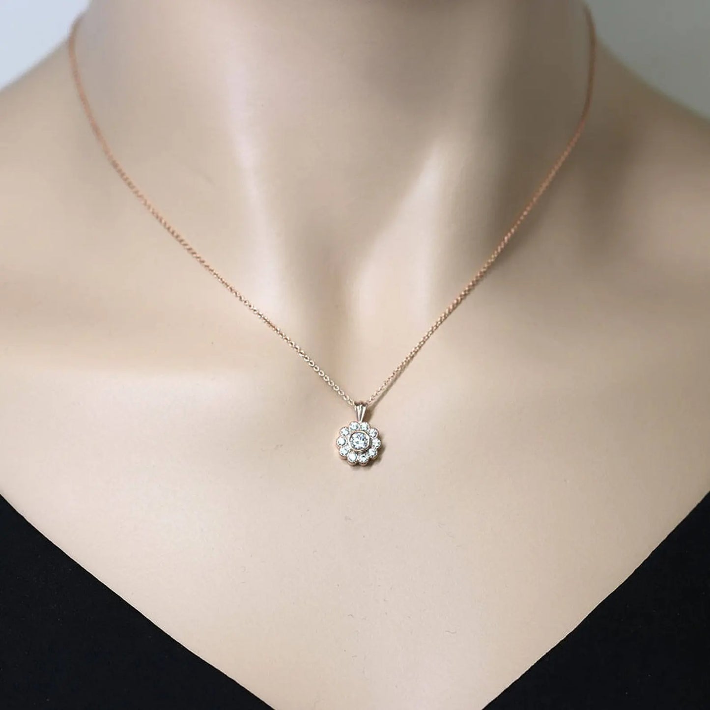 14K 0.35CT DIAMOND FLOWER NECKLACE