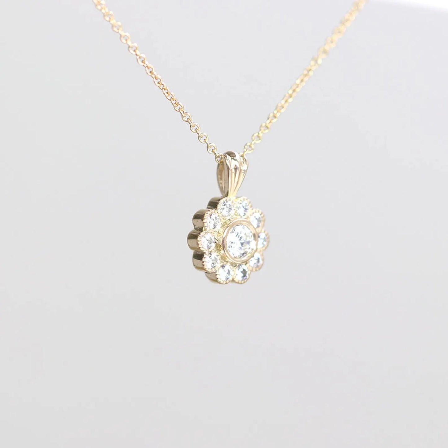 14K 0.35CT DIAMOND FLOWER NECKLACE