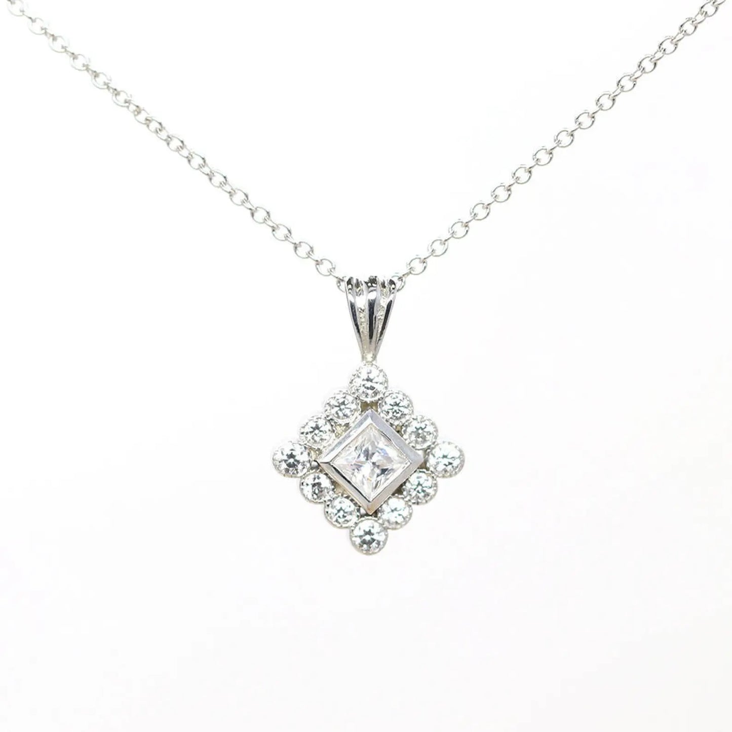 14K 0.15CT PRINCESS CUT SQUARE DIAMOND RHOMBUS NECKLACE