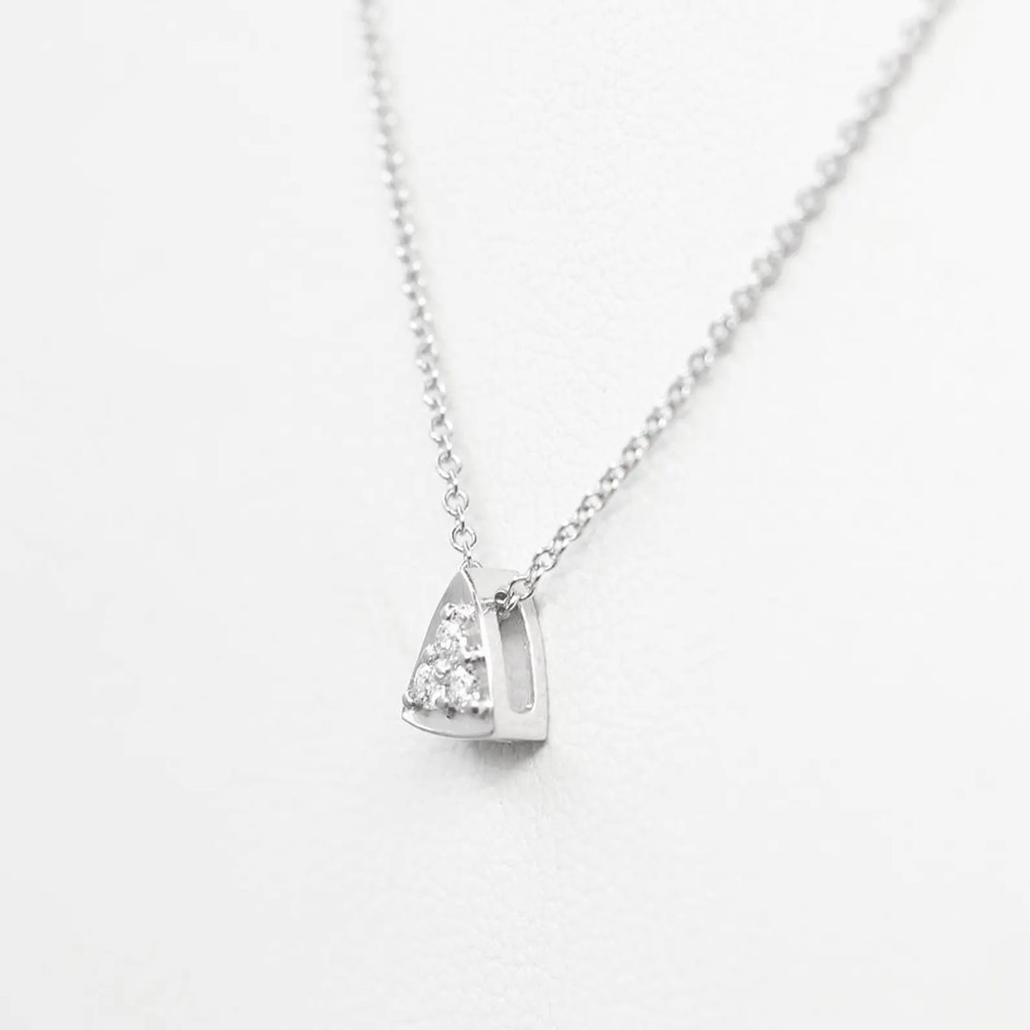 14K 0.06CT DIAMOND TRIANGLE NECKLACE