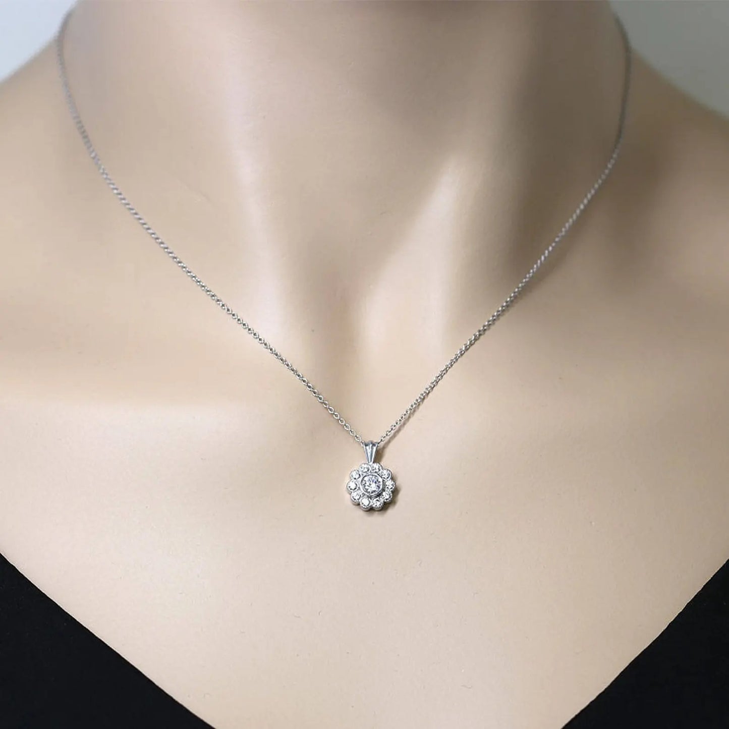 14K 0.35CT DIAMOND FLOWER NECKLACE