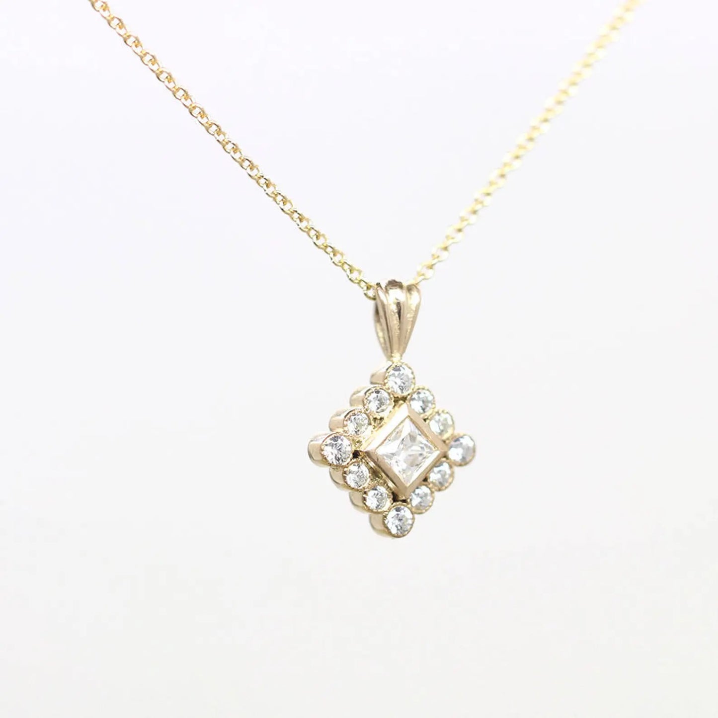 14K 0.15CT PRINCESS CUT SQUARE DIAMOND RHOMBUS NECKLACE