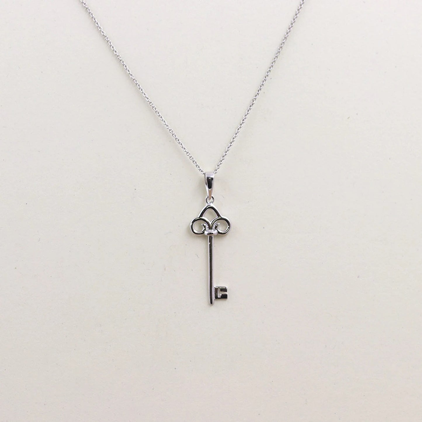 14K VINTAGE KEY NECKLACE