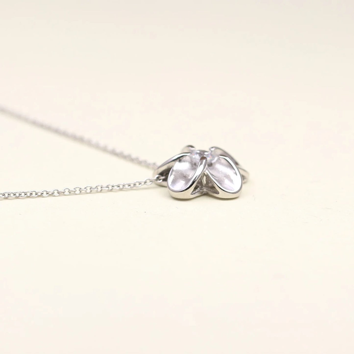 14K 1 DIAMOND FLOWER NECKLACE