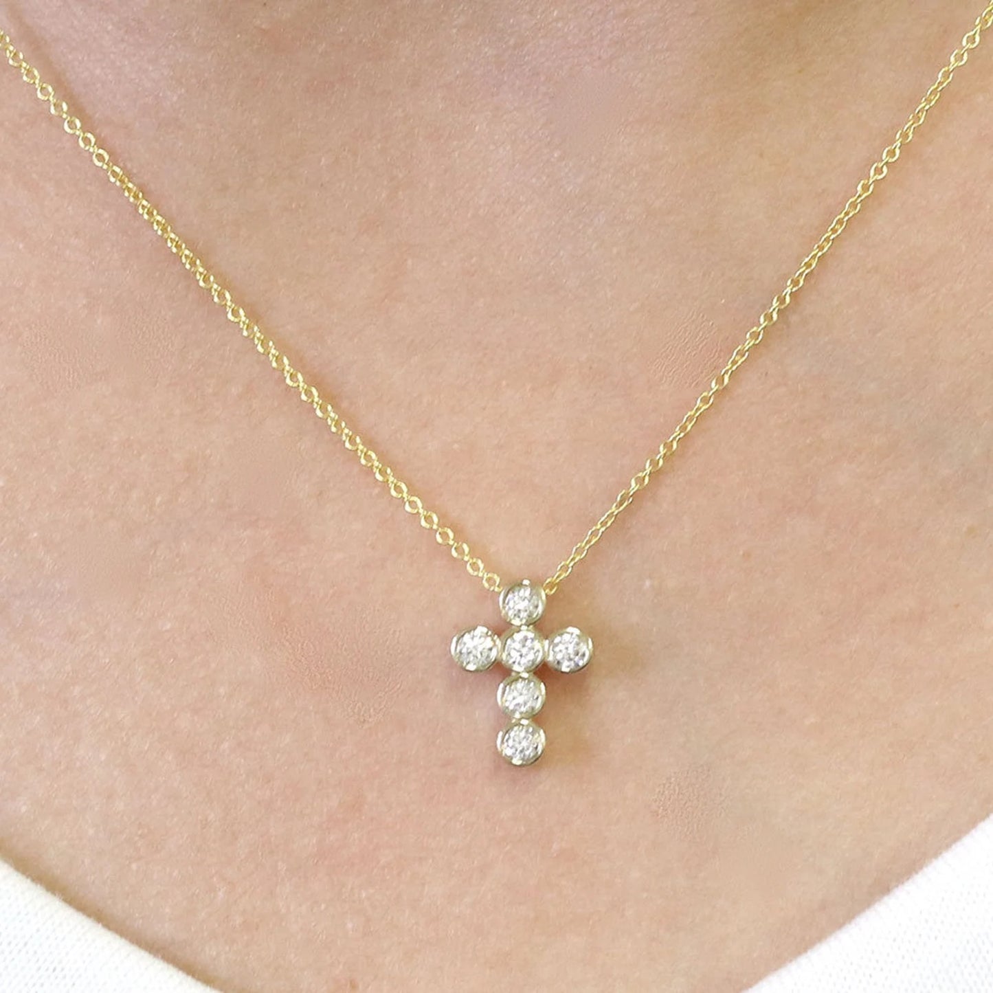 14K 0.18CT DIAMOND CROSS NECKLACE