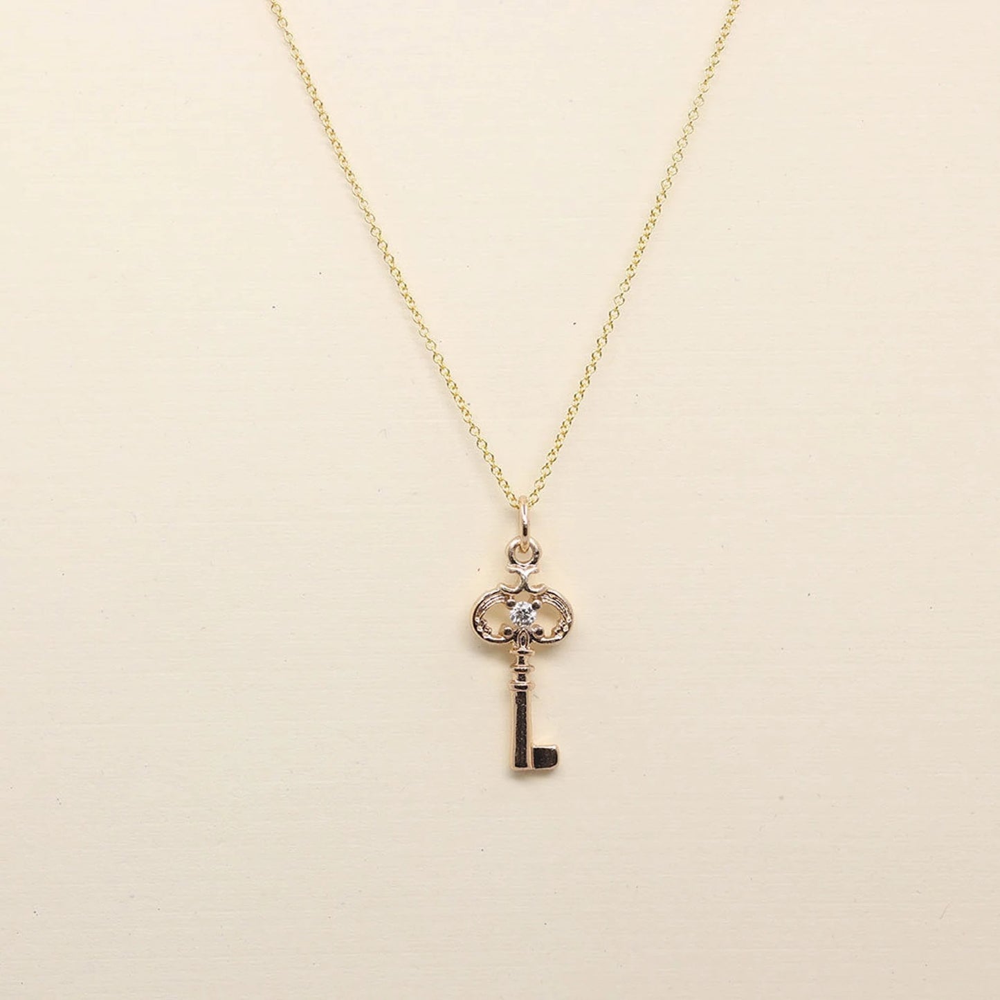 14K DIAMOND VINTAGE KEY NECKLACE