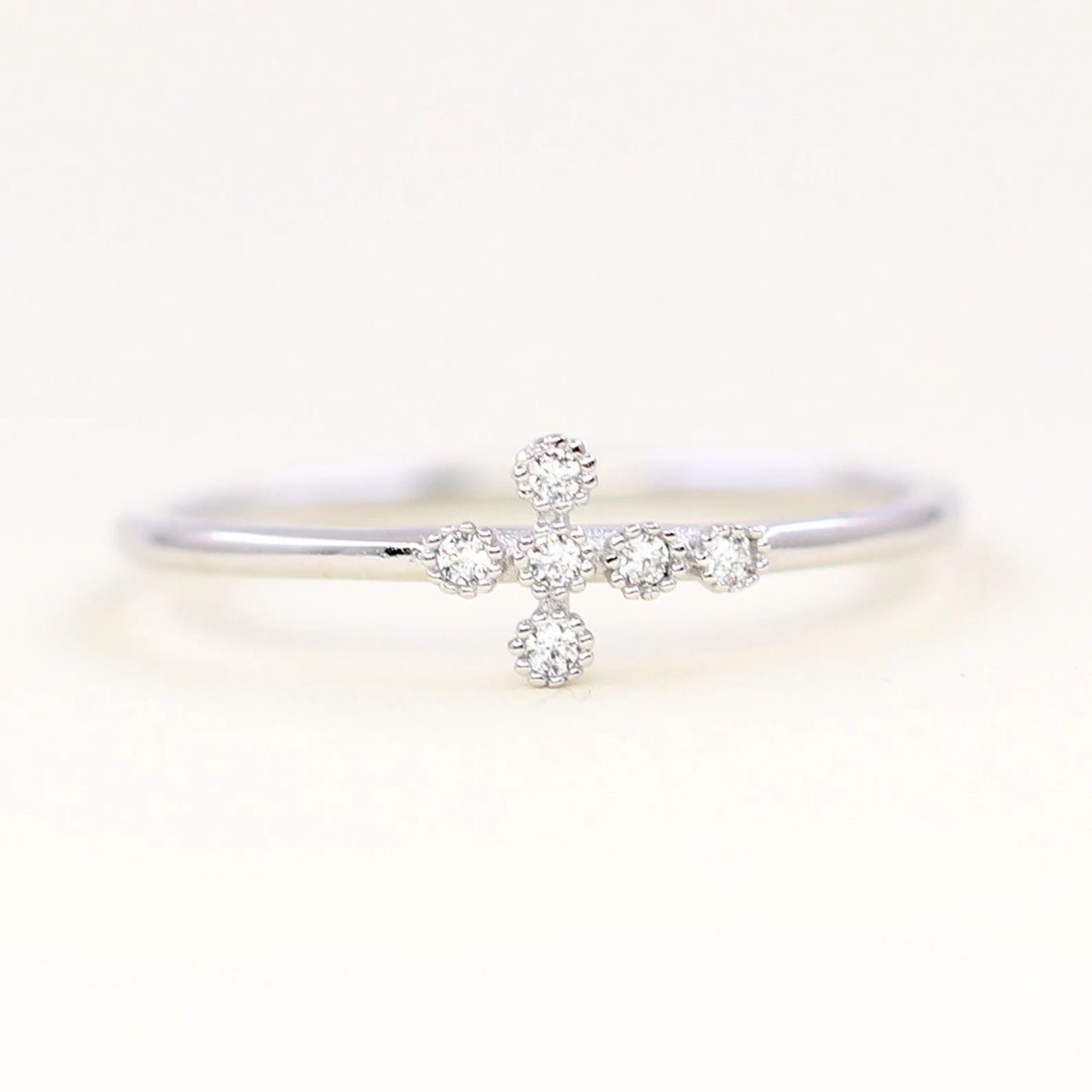 14K 6 DIAMOND CROSS BAND