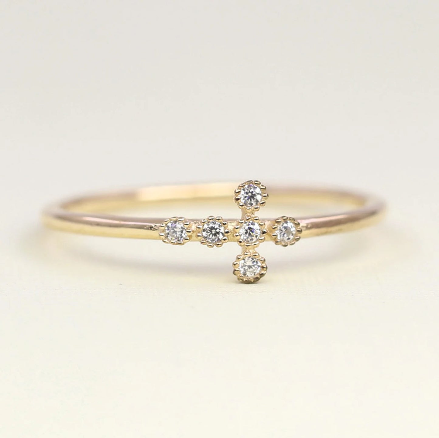 14K 6 DIAMOND CROSS BAND