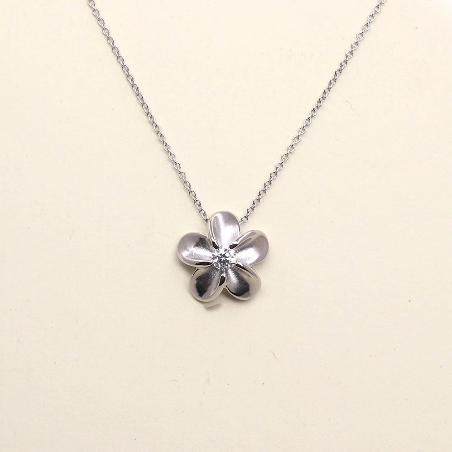 14K 1 DIAMOND FLOWER NECKLACE