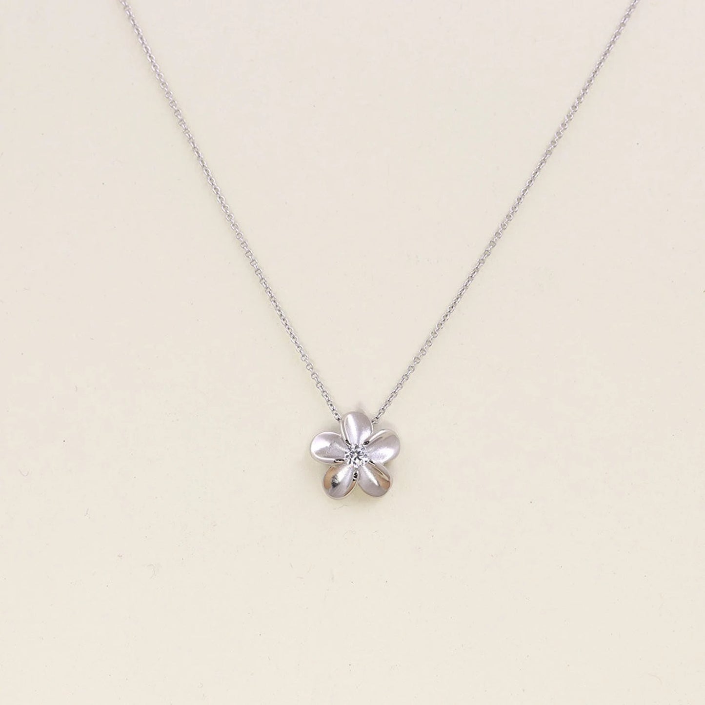 14K 1 DIAMOND FLOWER NECKLACE