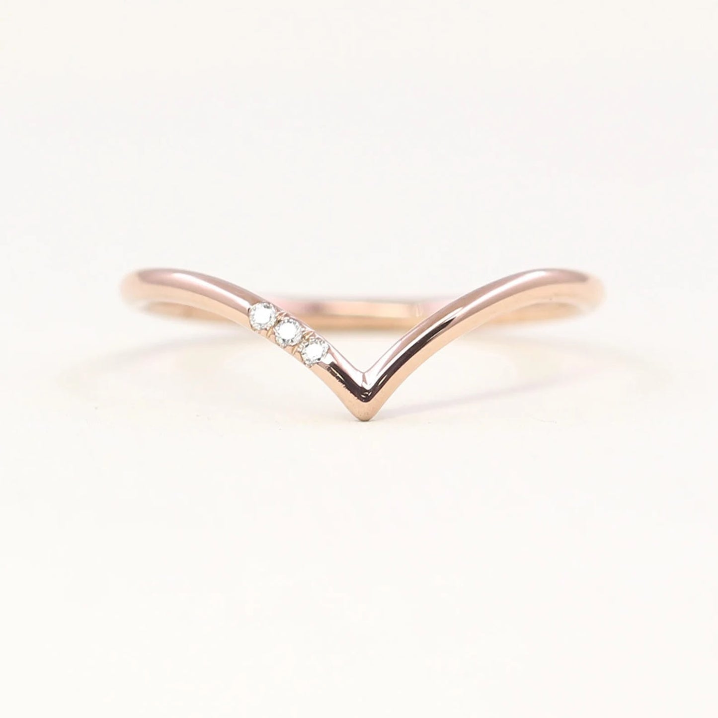 14K 3 DIAMOND CHEVRON BAND