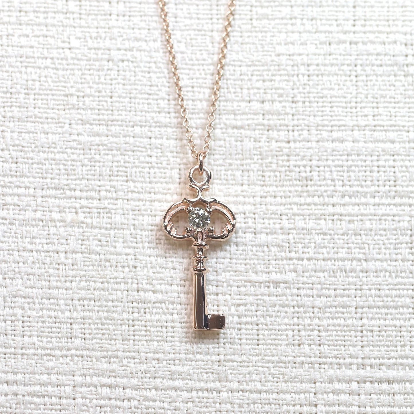 14K DIAMOND VINTAGE KEY NECKLACE