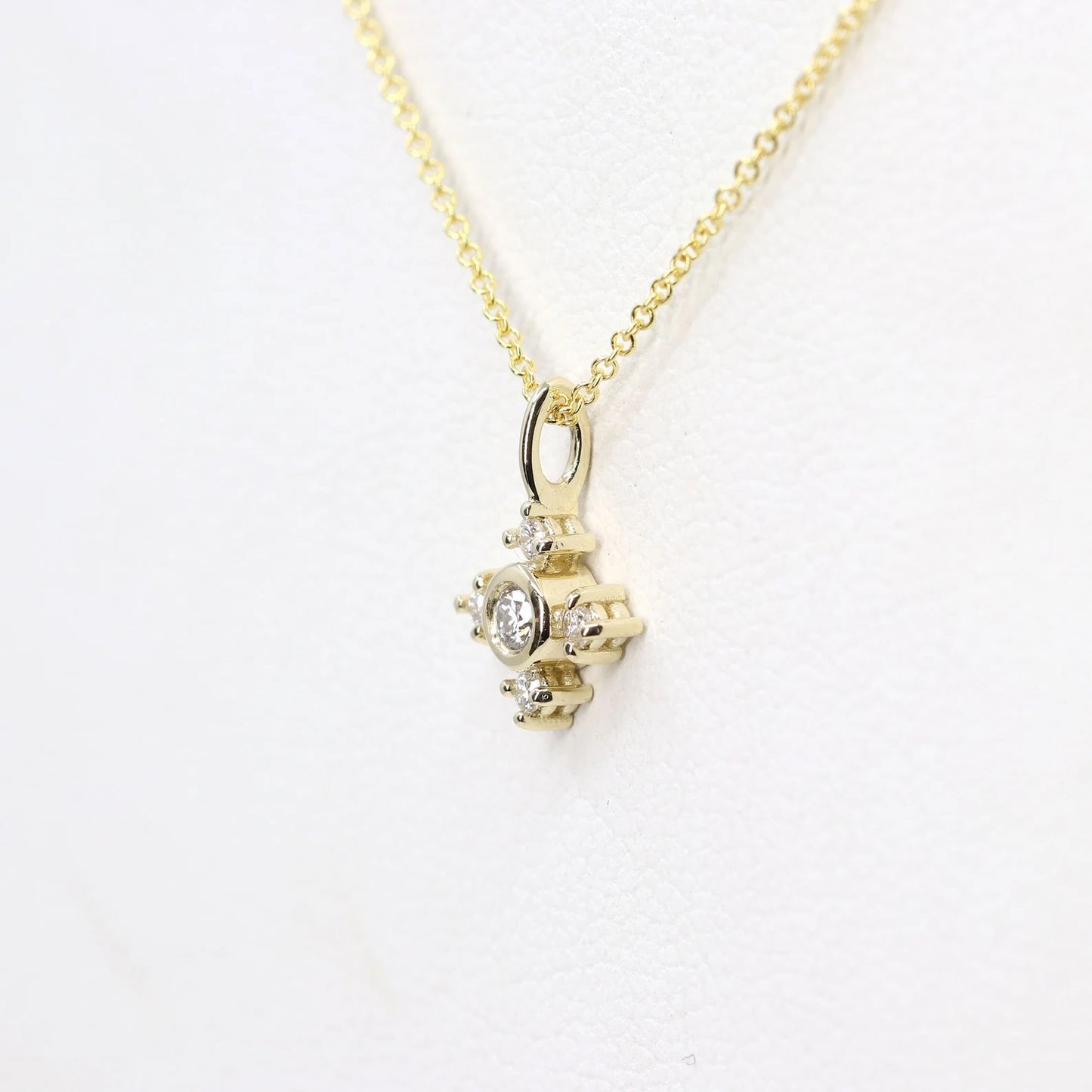 14K 0.12CT DIAMOND TINY CROSS NECKLACE