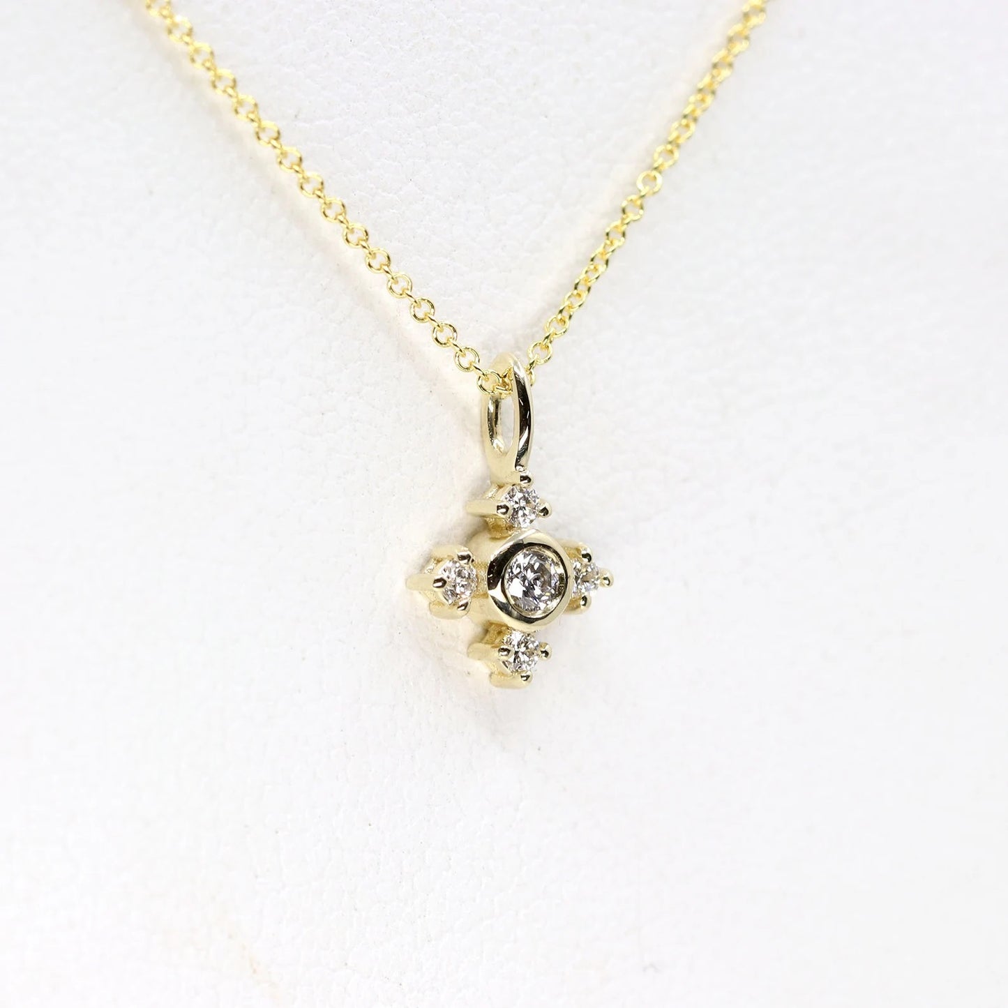 14K 0.12CT DIAMOND TINY CROSS NECKLACE