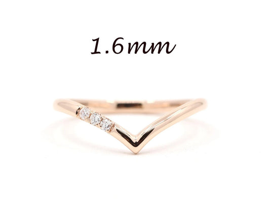 14K 3 DIAMOND CHEVRON 1.6MM BAND