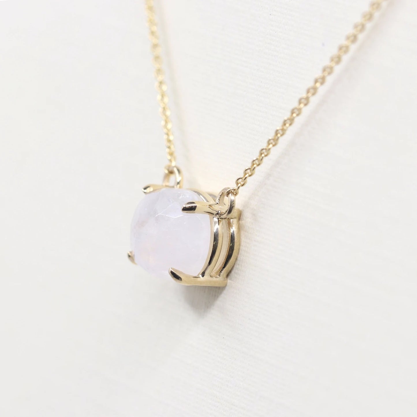 14K OVAL MOONSTONE SOLITAIRE NECKLACE