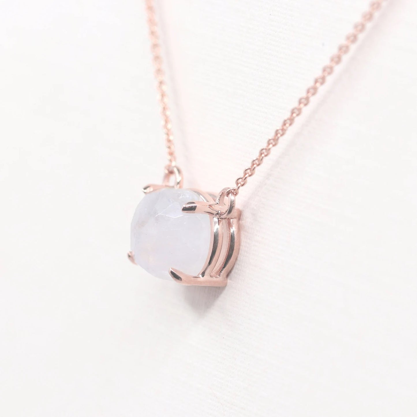 14K OVAL MOONSTONE SOLITAIRE NECKLACE