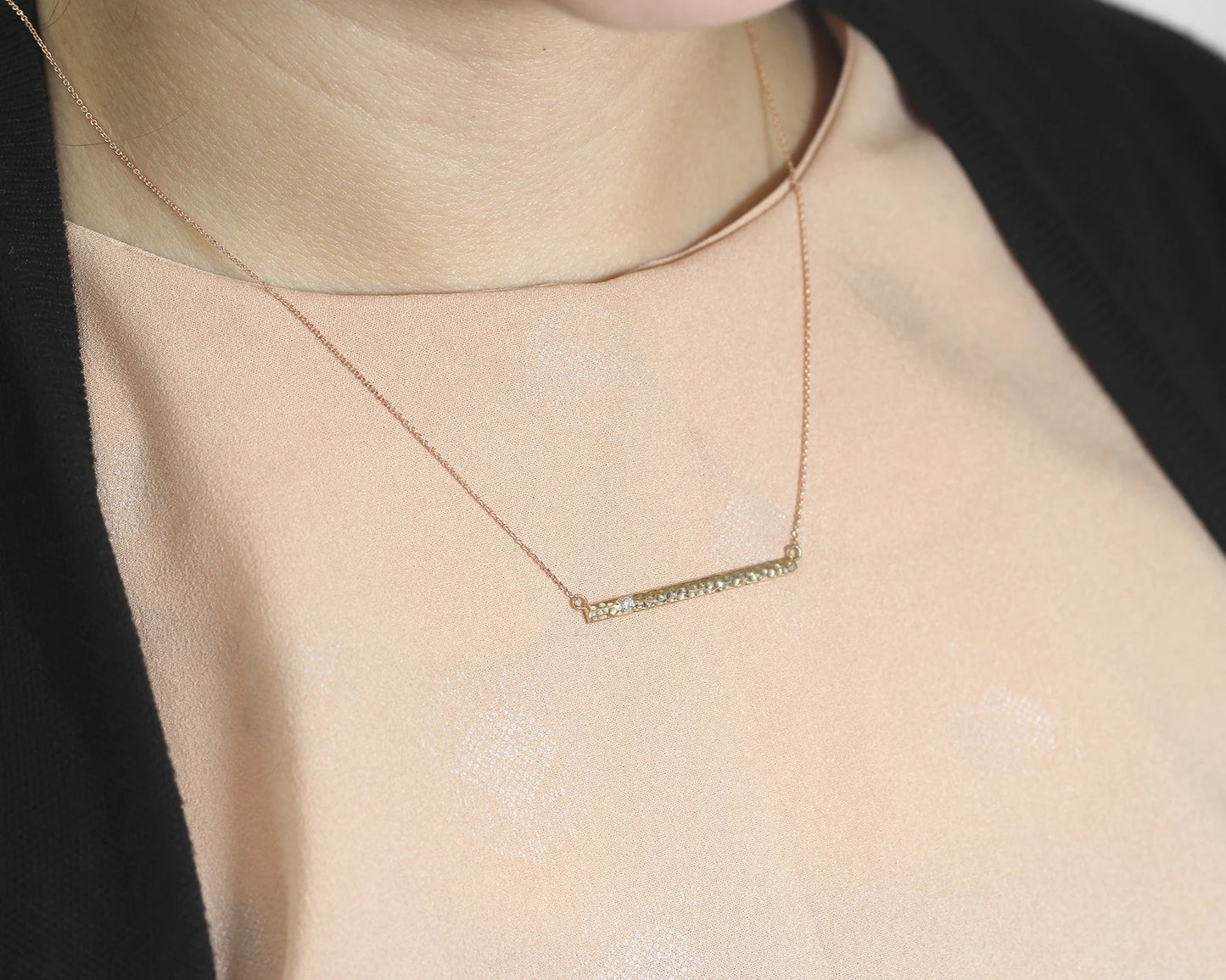 14K 1 DIAMOND HAMMERED BAR NECKLACE