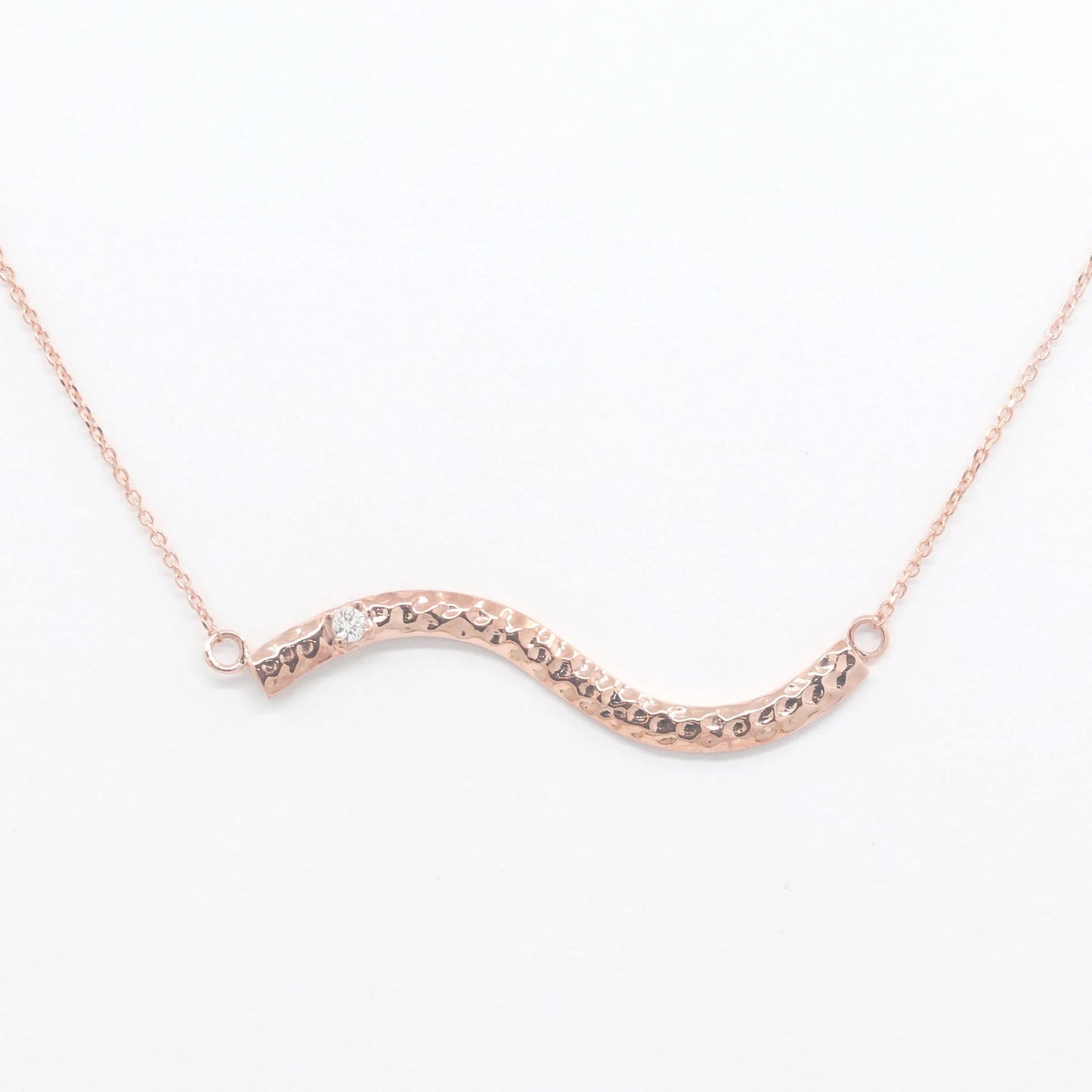 14K 1 DIAMOND HAMMERED WAVE BAR NECKLACE