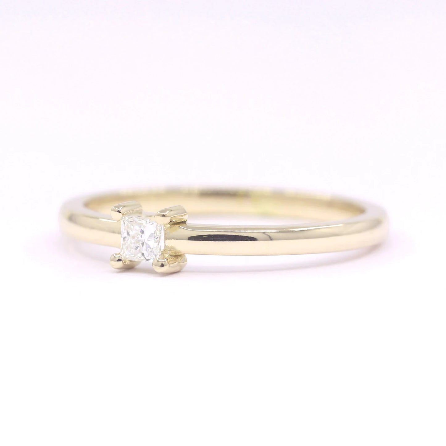 14K PRINCESS CUT DIAMOND SOLITAIR BAND