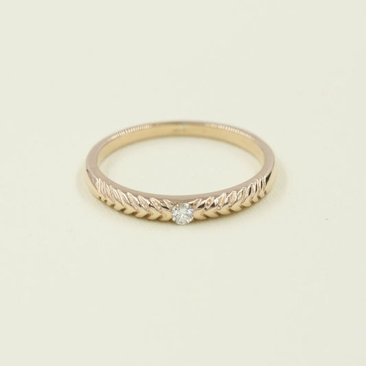 14K DIAMOND ARROW PATTERN BAND