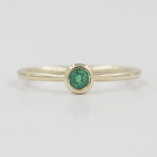 14K 0.10CT EMERALD BEZEL SOLITAIRE RING