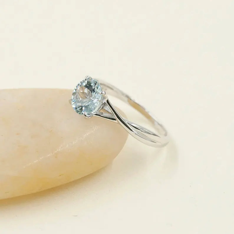 14K AQUAMARINE TWIST SOLITAIRE RING