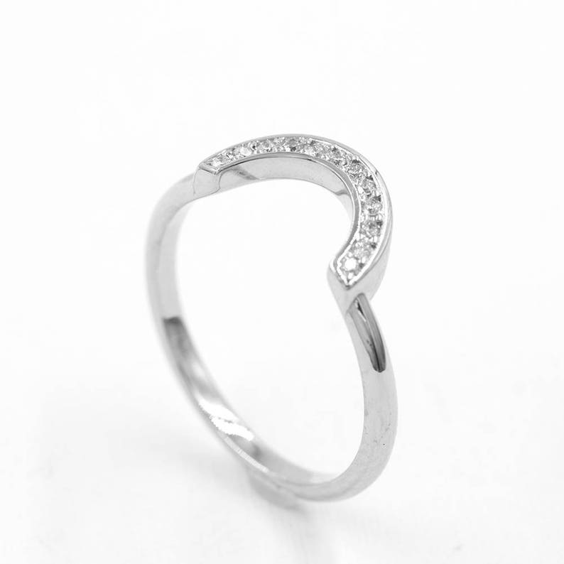 14K 0.10CT DIAMOND U SHAPE CROWN BAND