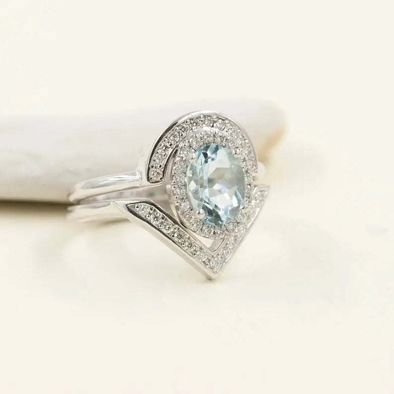 14K OVAL AQUAMARINE DIAMOND HALO RING DIAMOND V BAND 2 RING SET