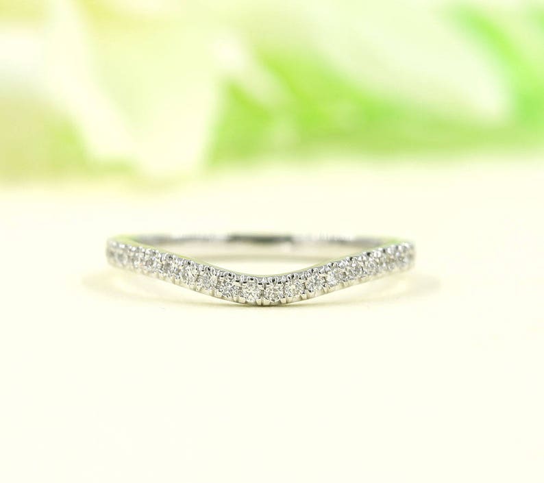 14K 0.17CT DIAMOND CURVED BAND