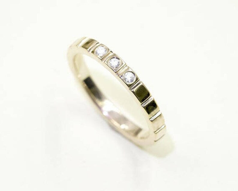 14K 3 DIAMOND SQUARE PATTERN BAND