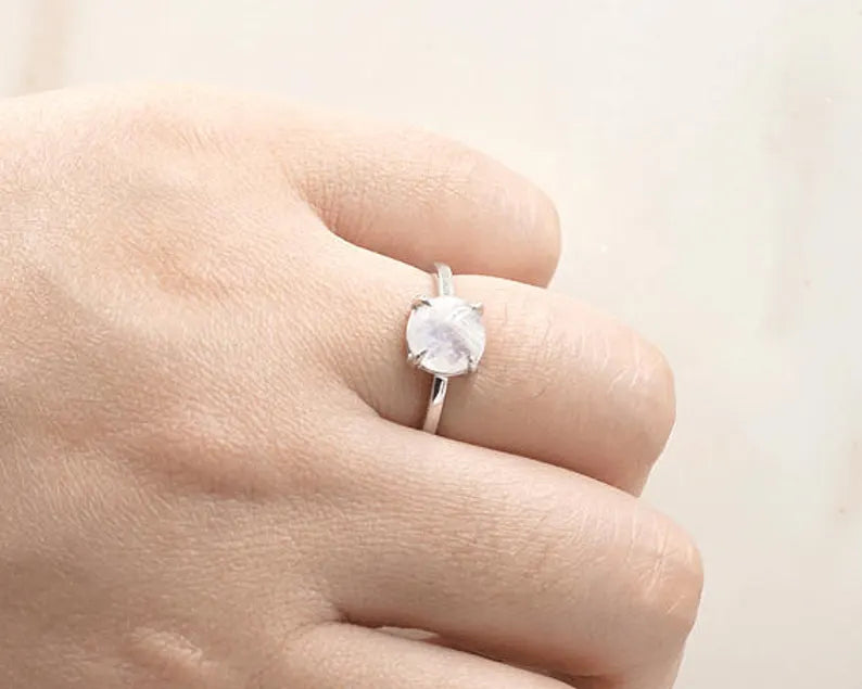 14K 2.5CT MOONSTONE SOLITAIRE RING