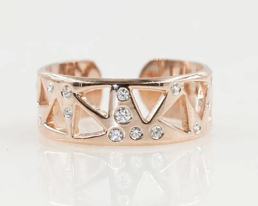 14K DIAMOND BACK OPENED TRIANGLE PATTERN BAND