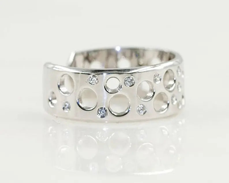 14K DIAMOND BACK OPENED CIRCLE PATTERN BAND