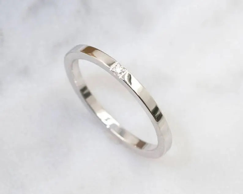 14K 1 DIAMOND SQUARED EDGE 1.5MM BAND