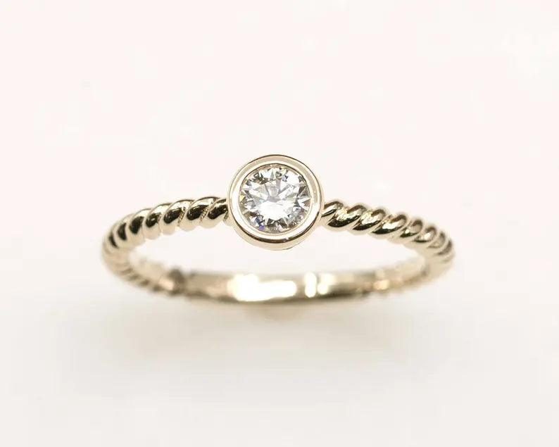 14K 0.2CT DIAMOND BEZEL TWIST RING