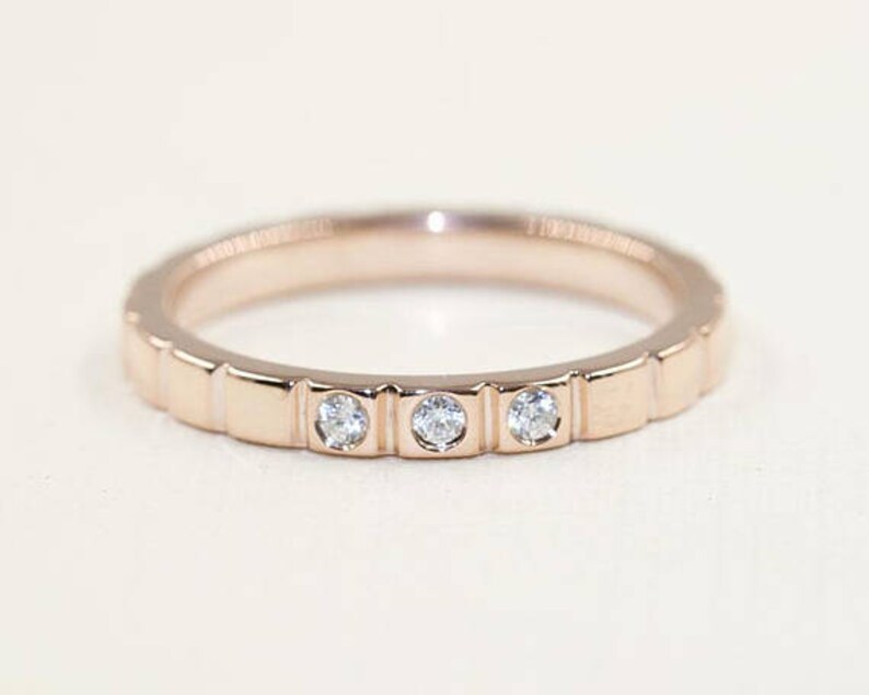 14K 3 DIAMOND SQUARE PATTERN BAND