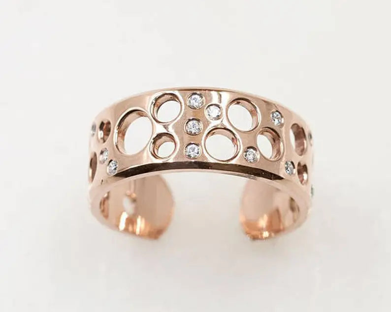 14K DIAMOND BACK OPENED CIRCLE PATTERN BAND