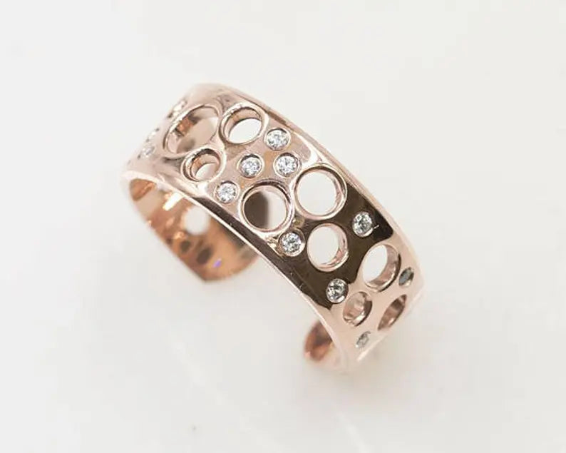 14K DIAMOND BACK OPENED CIRCLE PATTERN BAND