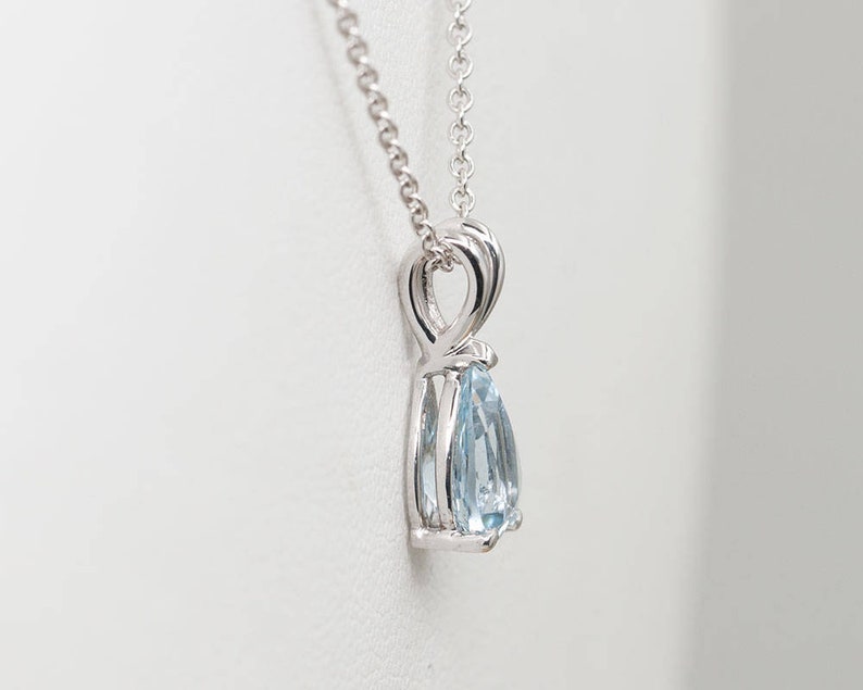 14K PEAR AQUAMARINE SOLITAIRE NECKLACE