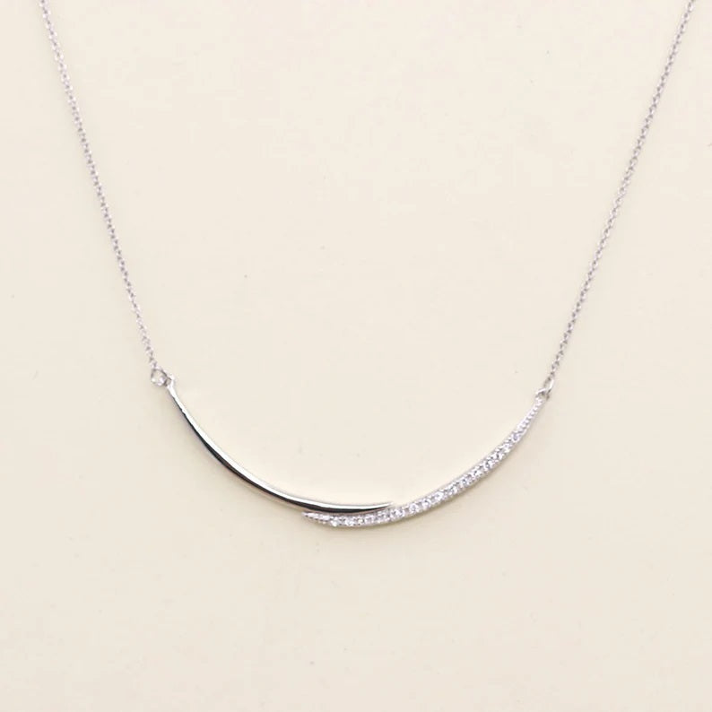 14K DIAMOND OVERLAP CURVED BAR NECKLACE