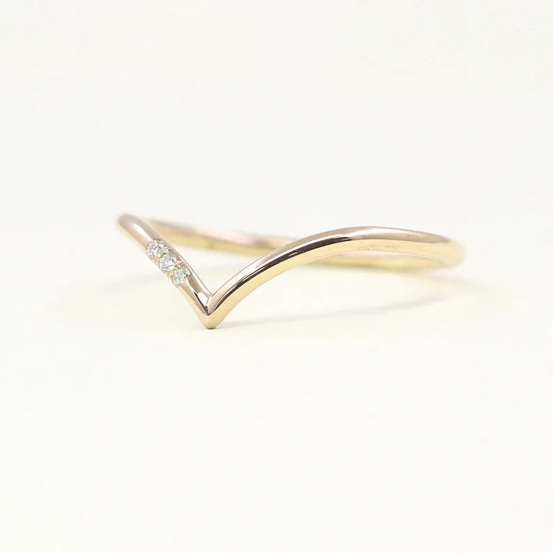 14K 3 DIAMOND CHEVRON BAND