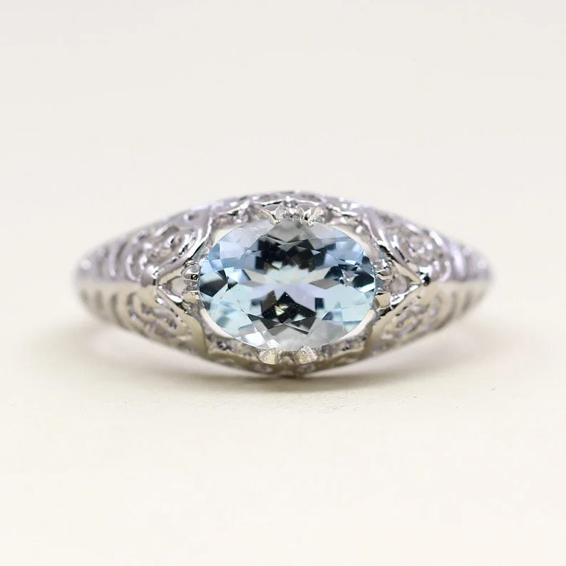 14K OVAL AQUAMARINE VINTAGE STYLE RING