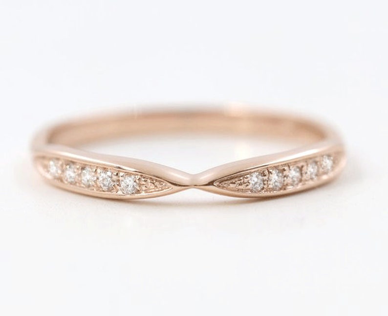 14K 0.10CT DIAMOND CENTER POINTED BAND