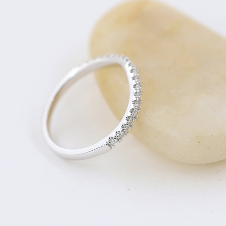 14K 0.25CT DIAMOND CURVED 2MM BAND