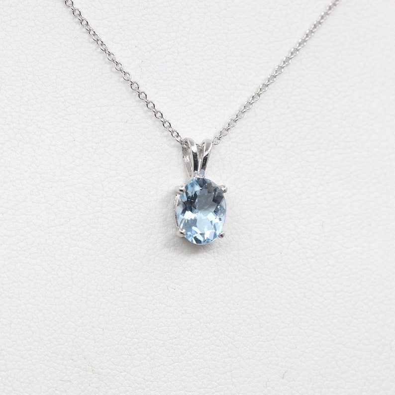 14K 1.2CT OVAL AQUAMARINE SOLITAIRE NECKLACE