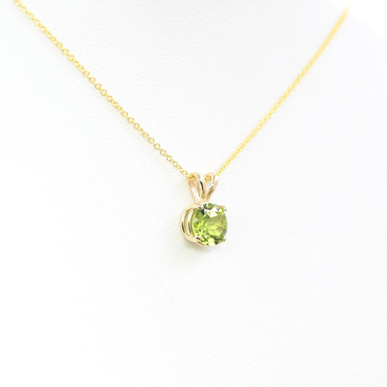 14K 1.3CT PERIDOT SOLITAIRE NECKLACE