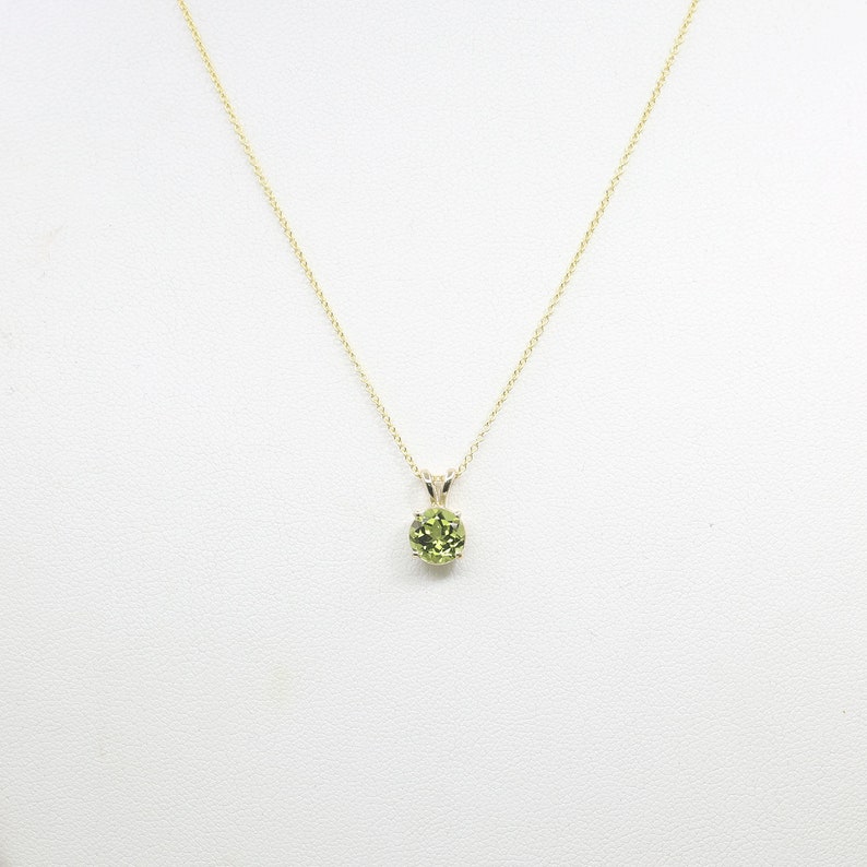 14K 1.3CT PERIDOT SOLITAIRE NECKLACE