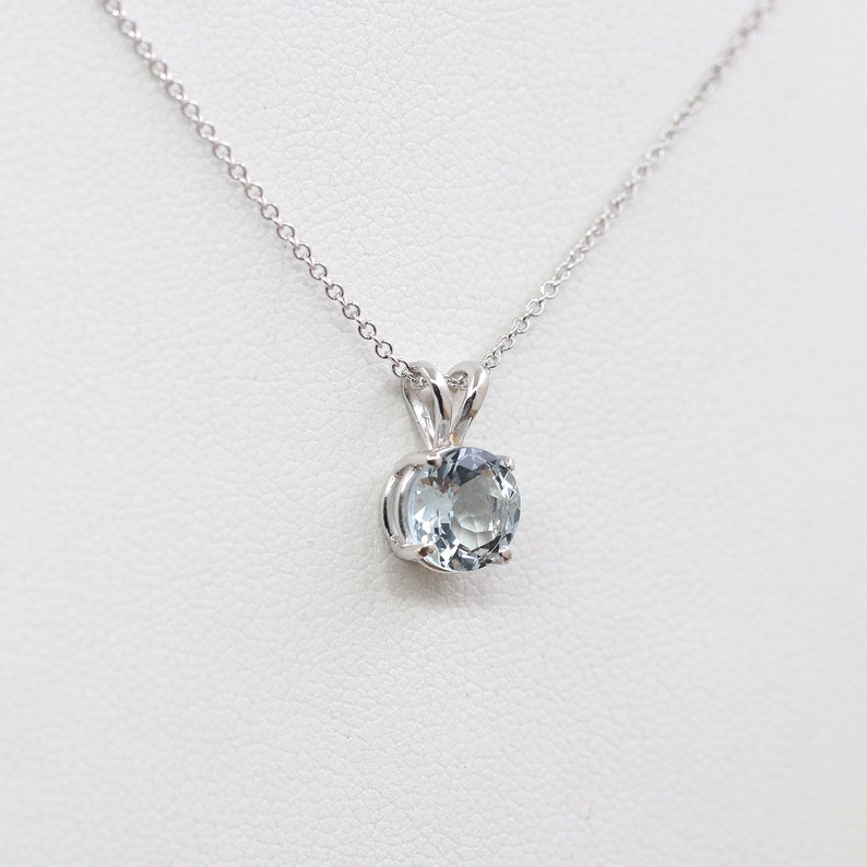 14K 1.3CT AQUAMARINE SOLITAIRE NECKLACE